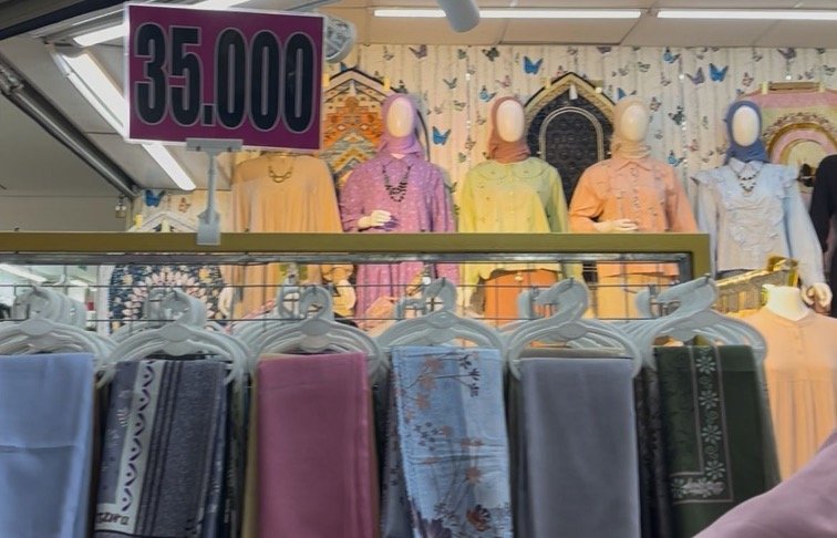 Pedagang Gamis Soroti Perubahan Gaya Hidup Muslimah di Era Modern